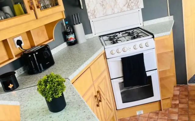 4-bed Seaside Caravan Free Wifi Pet Frie