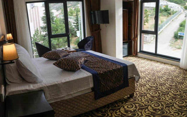 Çınar Han Otel ve Cafe