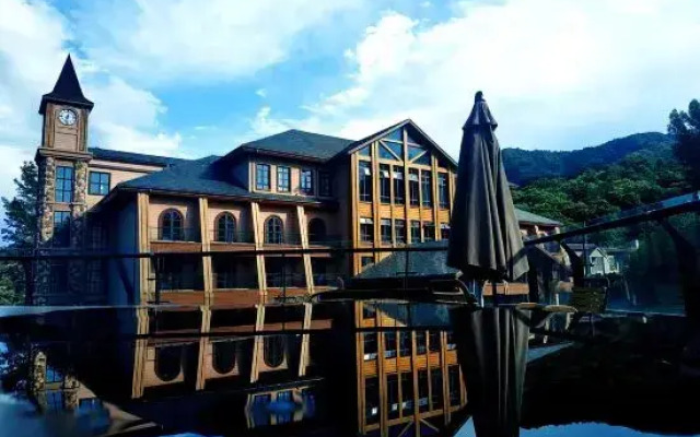 Chestnut Valley Hotel