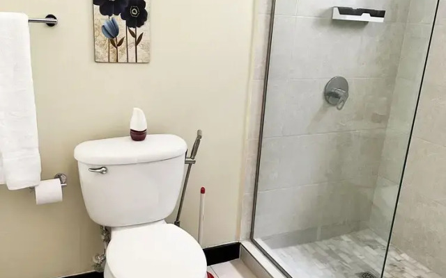 Cozy Crib 5mins from the airport