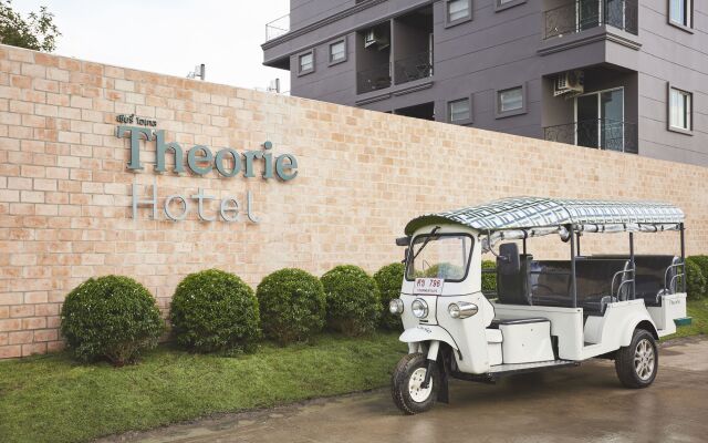 Theorie Hotel Sukhumvit 107 by Tolani