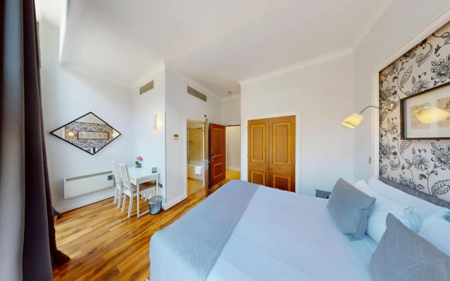 Hotel 82 London