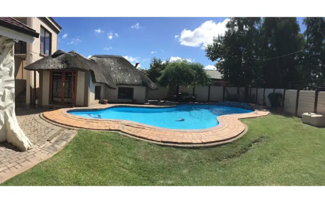 Lekoa Bed and Breakfast and Trading