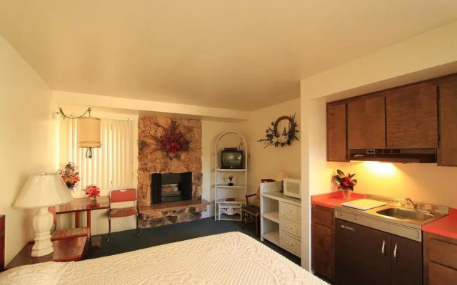 Monterey Fireside Lodge