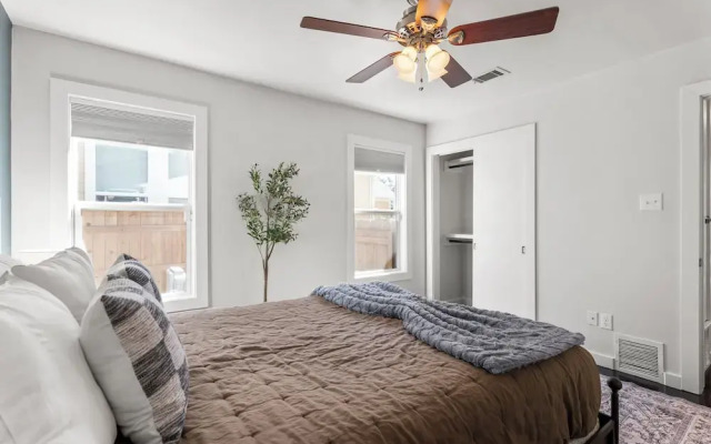 Fun 3BR Retreat in Austin Huge Pool