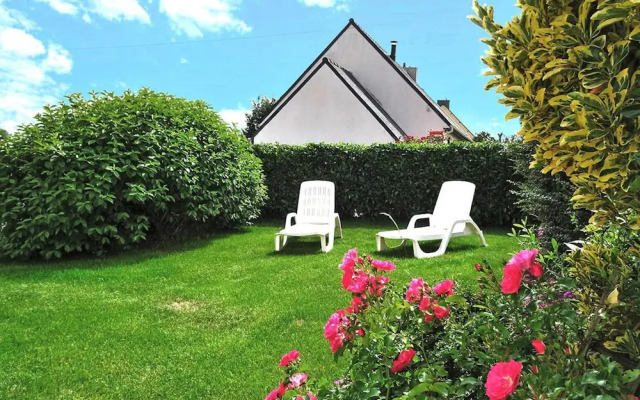 Nice Holiday Home Near the Beach, Hillion