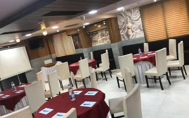 Hotel Kohinoor Plaza