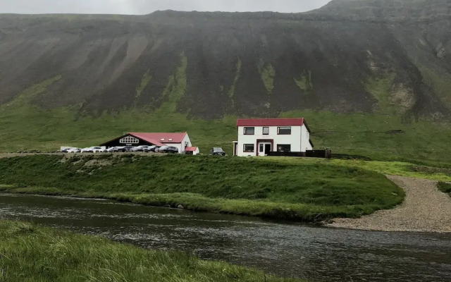 Kirkjufell Guesthouse and Apartments