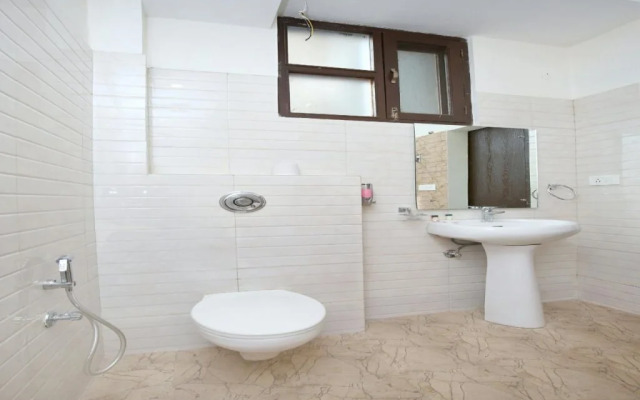 Royale Lake Suites
