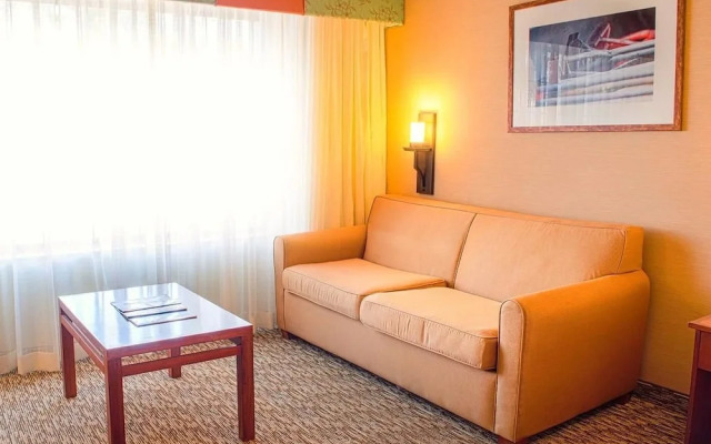 Mesa Golf Inn & Suites