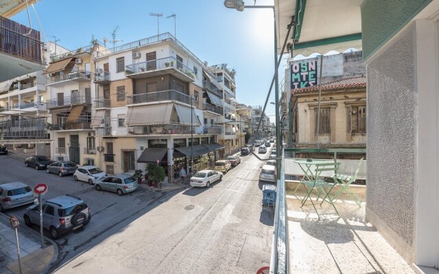 Bright 2 Bdrm apt in the Heart of Athens