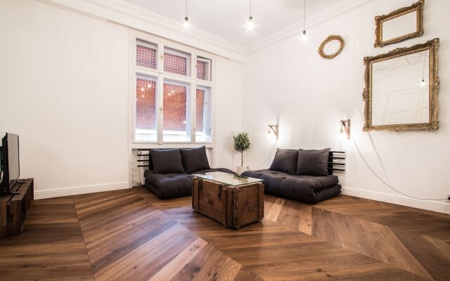 Large Central Apartments Dohány