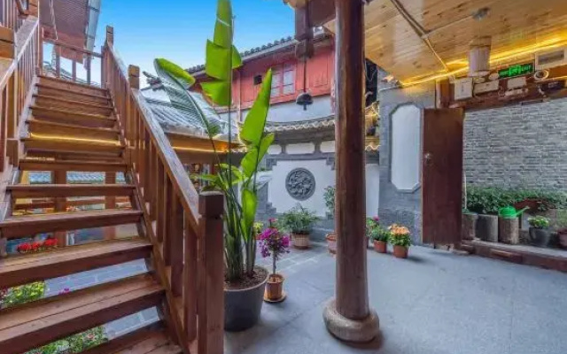 Linshuiju Inn (Lijiang Ancient City Branch)
