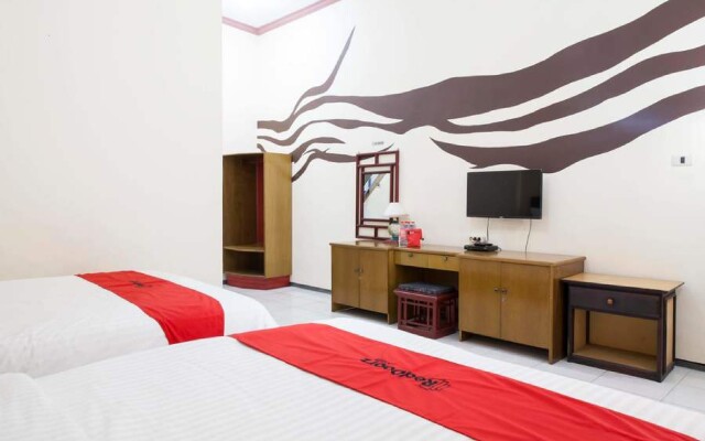 RedDoorz Plus near Jawa Timur Park 1
