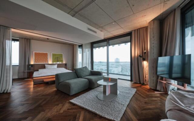 The Zipper Hotel & Apartments