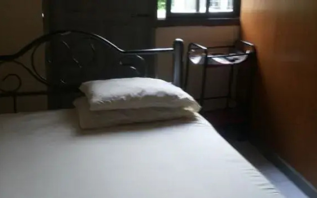 A2Z Guesthouse & Bar