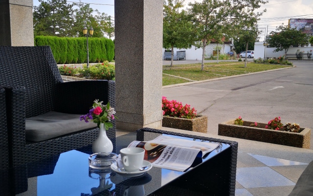 Elegance Hotel