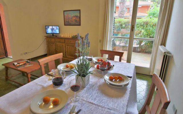 Close to the Sea, Air-conditioned