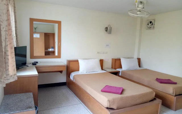 Bang Saphan Resort Hotel