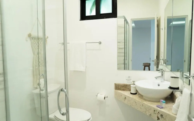 Stylish Fully-equipped Condo City-centered w Great Terrace Grill Pool