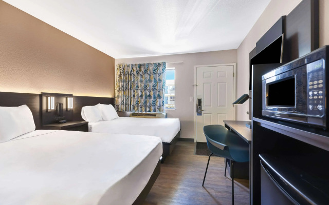 Motel 6 Kirkland, WA - North Kirkland