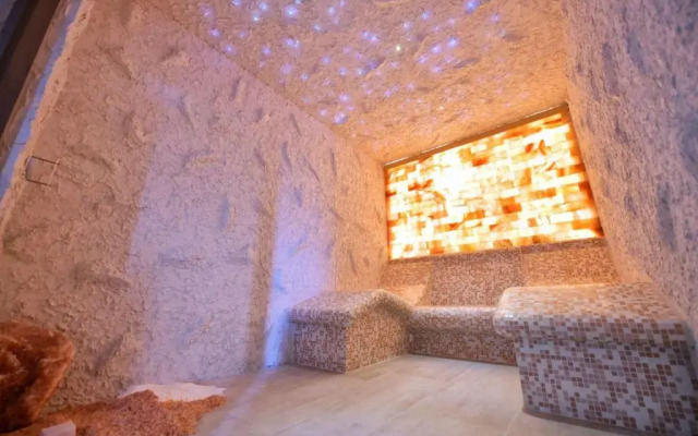 Garnet Hotel & Event Centar