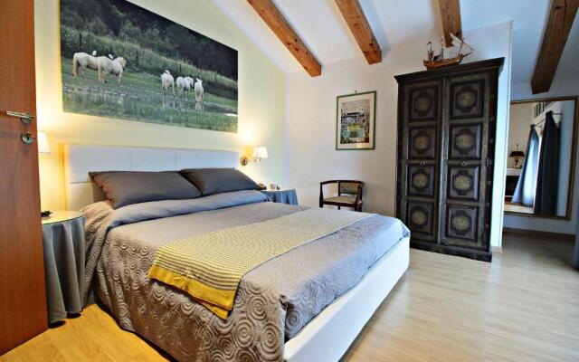 CA' LEONE - Sans Souci - Apartment in Villa with Pool