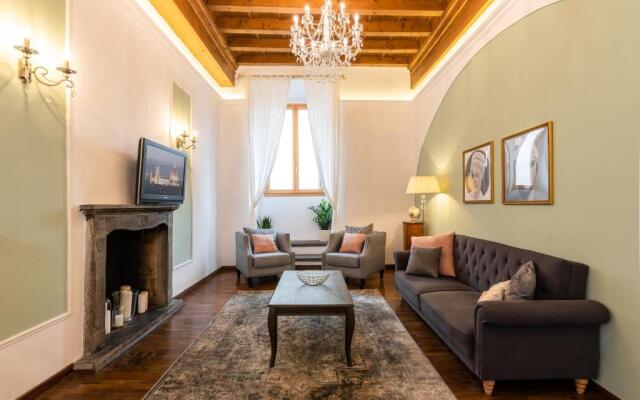 Historic center Palace - Huge 4 bedrooms Santa Croce apartment apartment - AC in all rooms