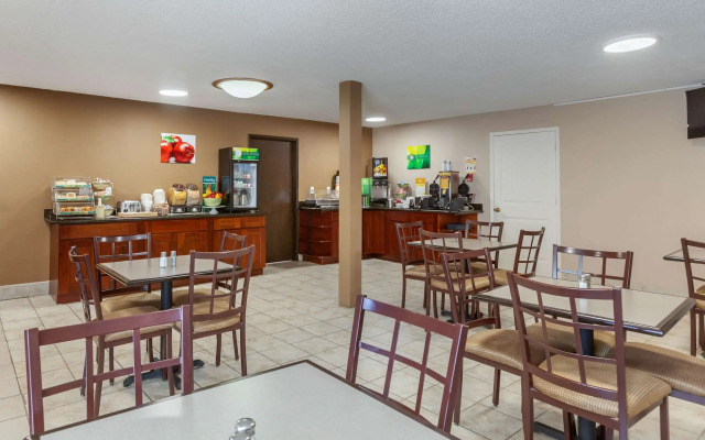 Rodeway Inn & Suites Ontario