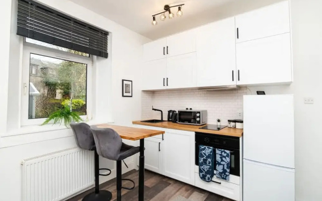 1 Bedroom Apartment-free Parking