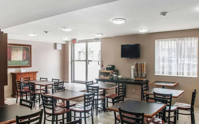 EconoLodge Downtown Toronto