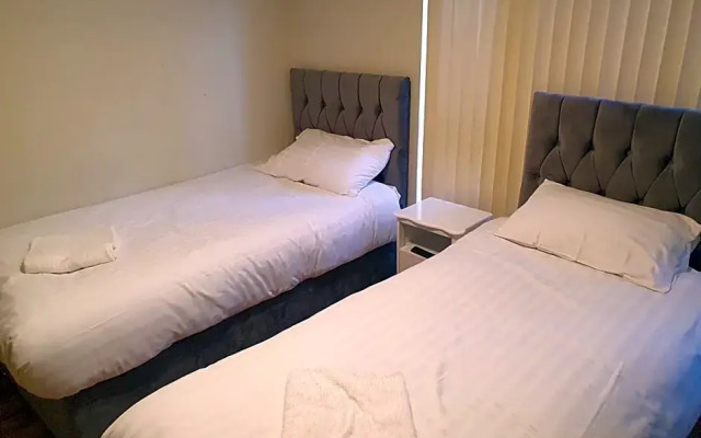 City Centre 5 double bedroom detached