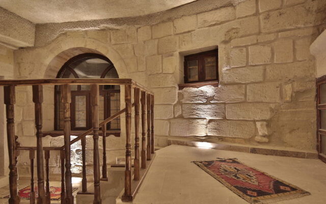 Maccan Cave Hotel