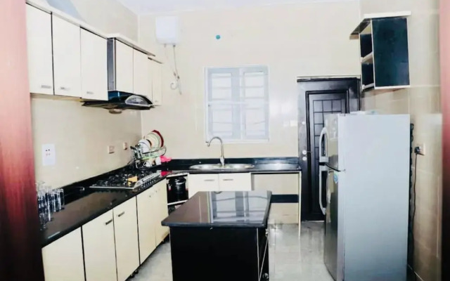 Charming 3-bed House in Lekki
