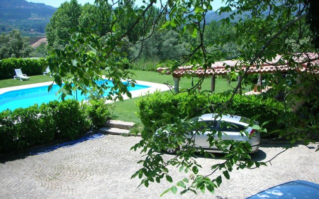 Villa With 2 Bedrooms in Pedraça, With Wonderful Mountain View, Shared Pool, Enclosed Garden - 90 km From the Beach