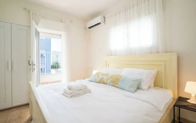 Supreme 4BR Villa With Garden & Sea View