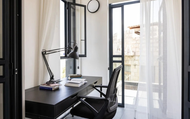 Old Charm & Modern Meets by Sea N' Rent