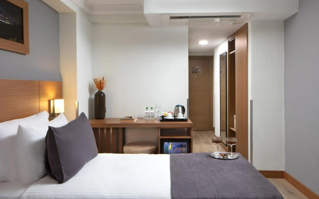 Port Vista Oro Hotel