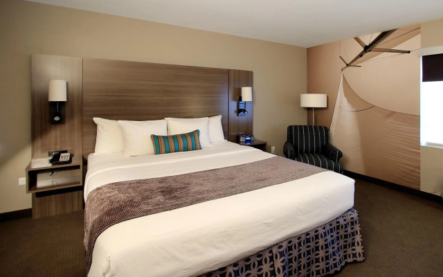 Executive Inn & Suites Embarcadero Cove