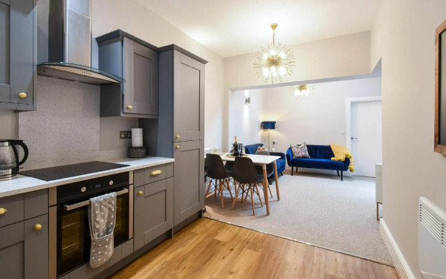 Saxon Rose Apartment
