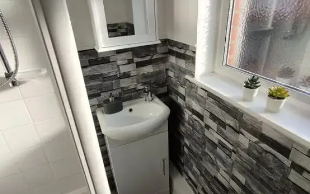 1 Bedroom Apartment with Free Parking