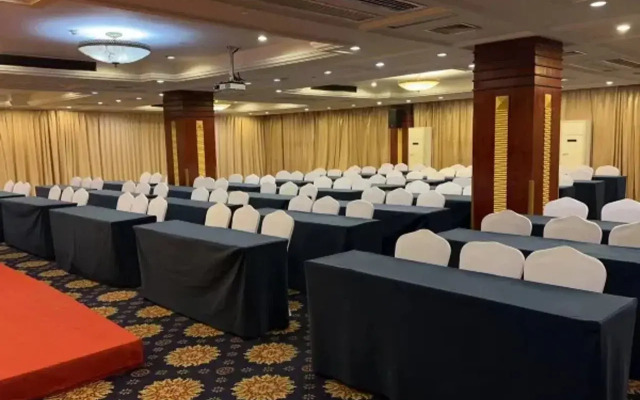 Yitel Shanghai Hongqiao Hub National Convention and Exhibition Center Store