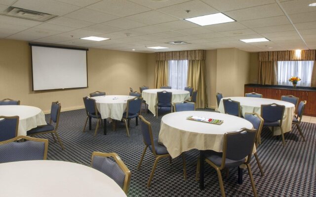 Holiday Inn Express Hotel & Suites Buffalo-Airport by IHG