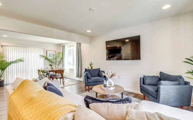 5 Mi to Lake: Modern Tobyhanna Retreat!