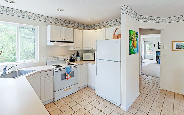 5870 Cloverdale - 4 Br Home