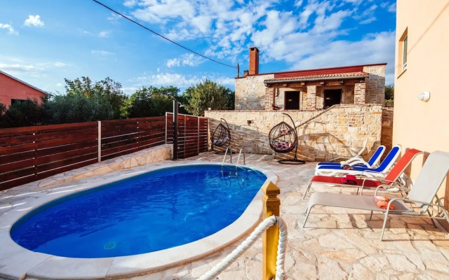 Holiday Home in Jasenice With Garden