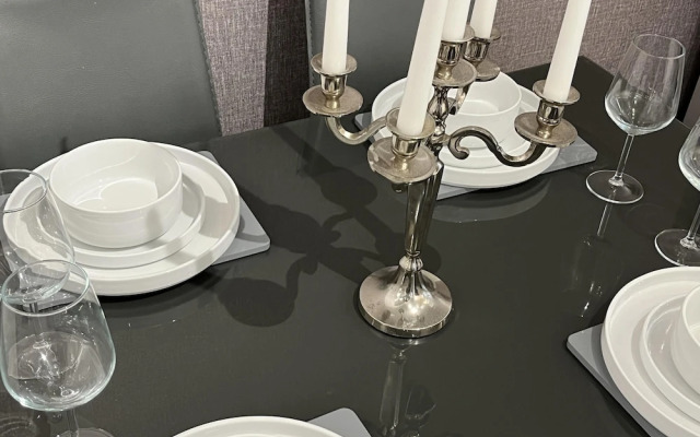 Modern Spacious Apartment in Private Grounds