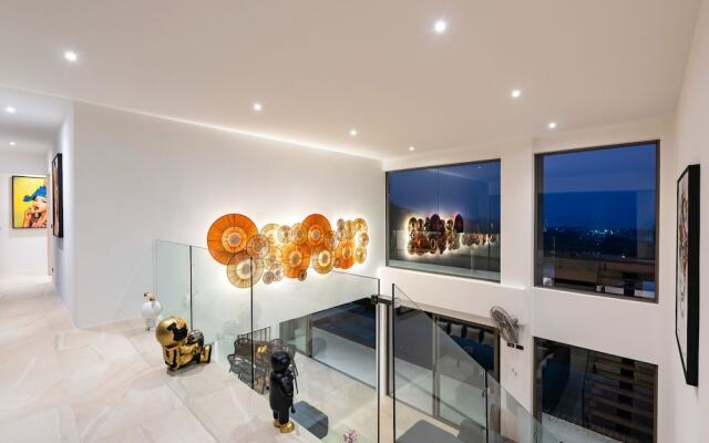 Luxury 5 Bedroom Modern Villa - KBR17