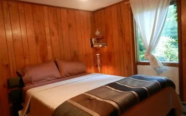 Charming Lakehouse in Southampton