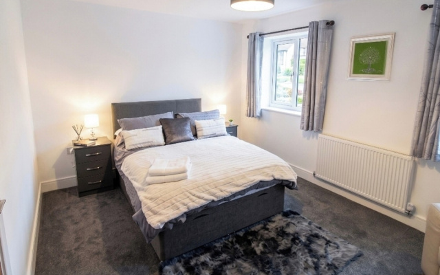2 Bed, Sleeps 4, Pet Friendly, Free Parking